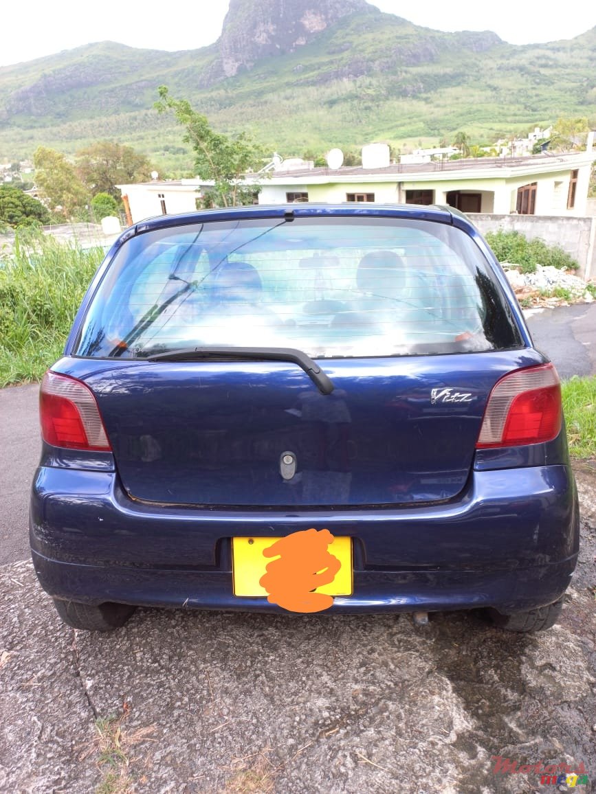 1999' Toyota Vitz photo #2