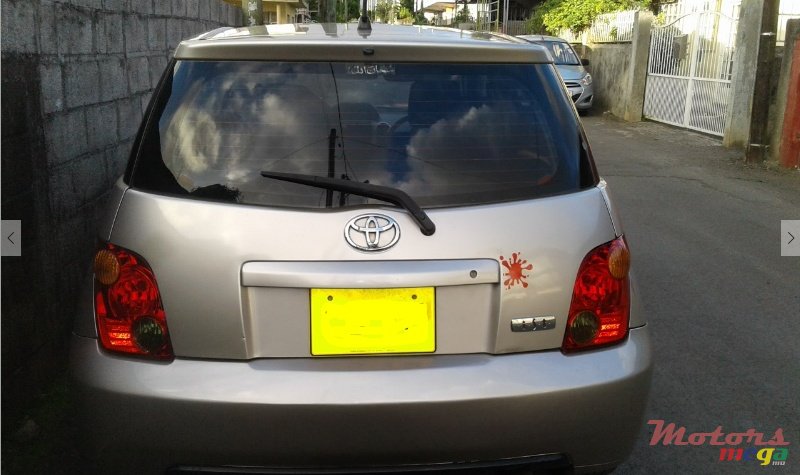 2004' Toyota Isis photo #5