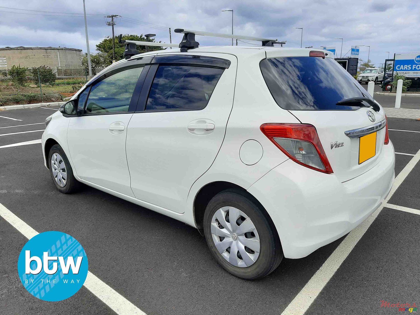 2014' Toyota Vitz photo #4