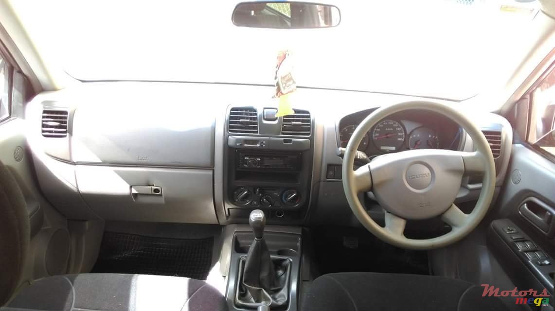 2005' Isuzu photo #3