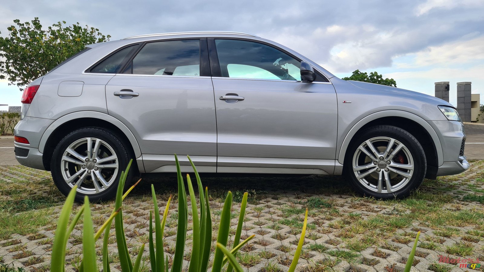 2019' Audi Q3 S-Line photo #6