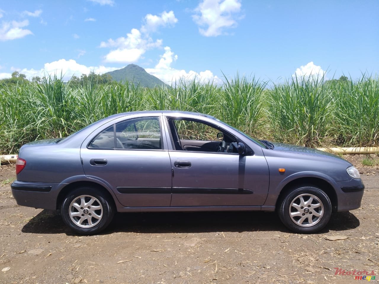 2003' Nissan Sunny photo #3