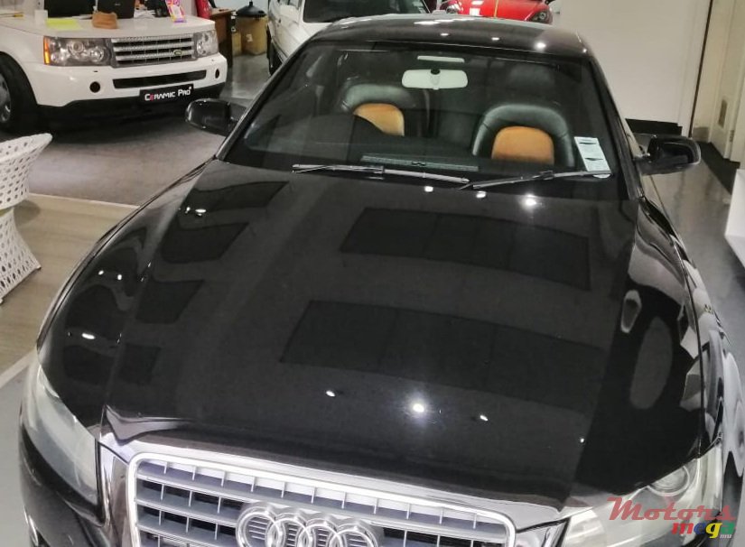 2011' Audi A5 Coupe photo #2