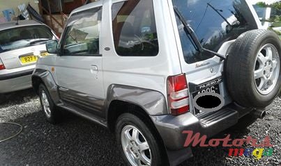 1997' Mitsubishi Pajero photo #2