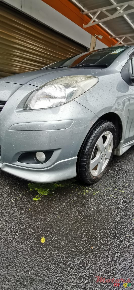 2007' Toyota Vitz RS photo #6