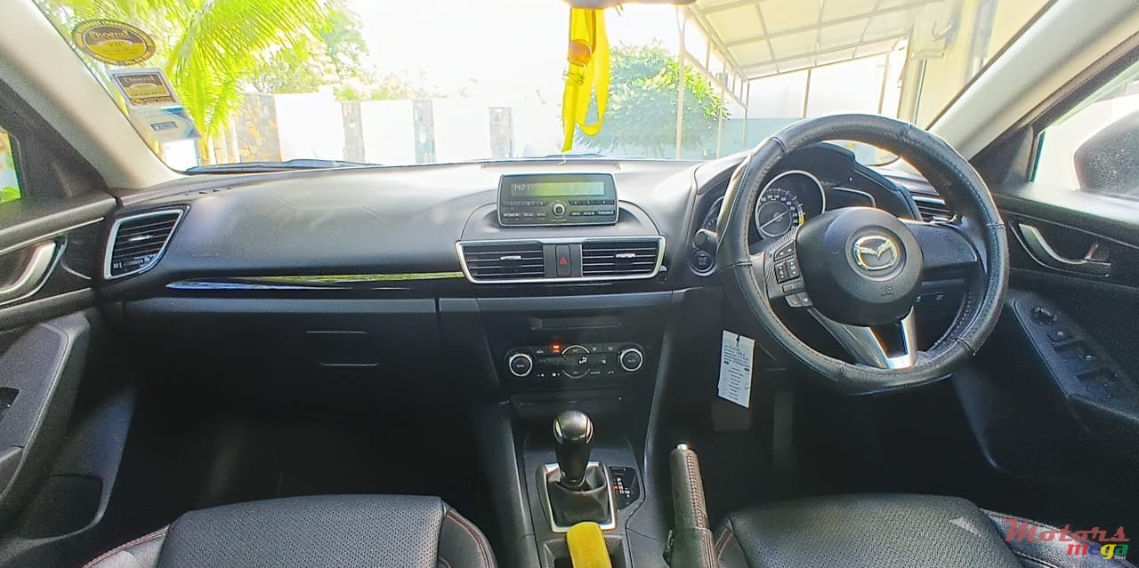 2015' Mazda 3 photo #6