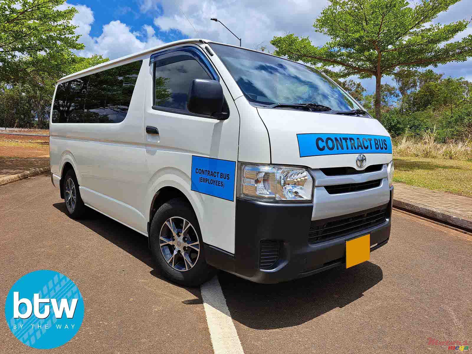 2017' Toyota HiAce photo #1