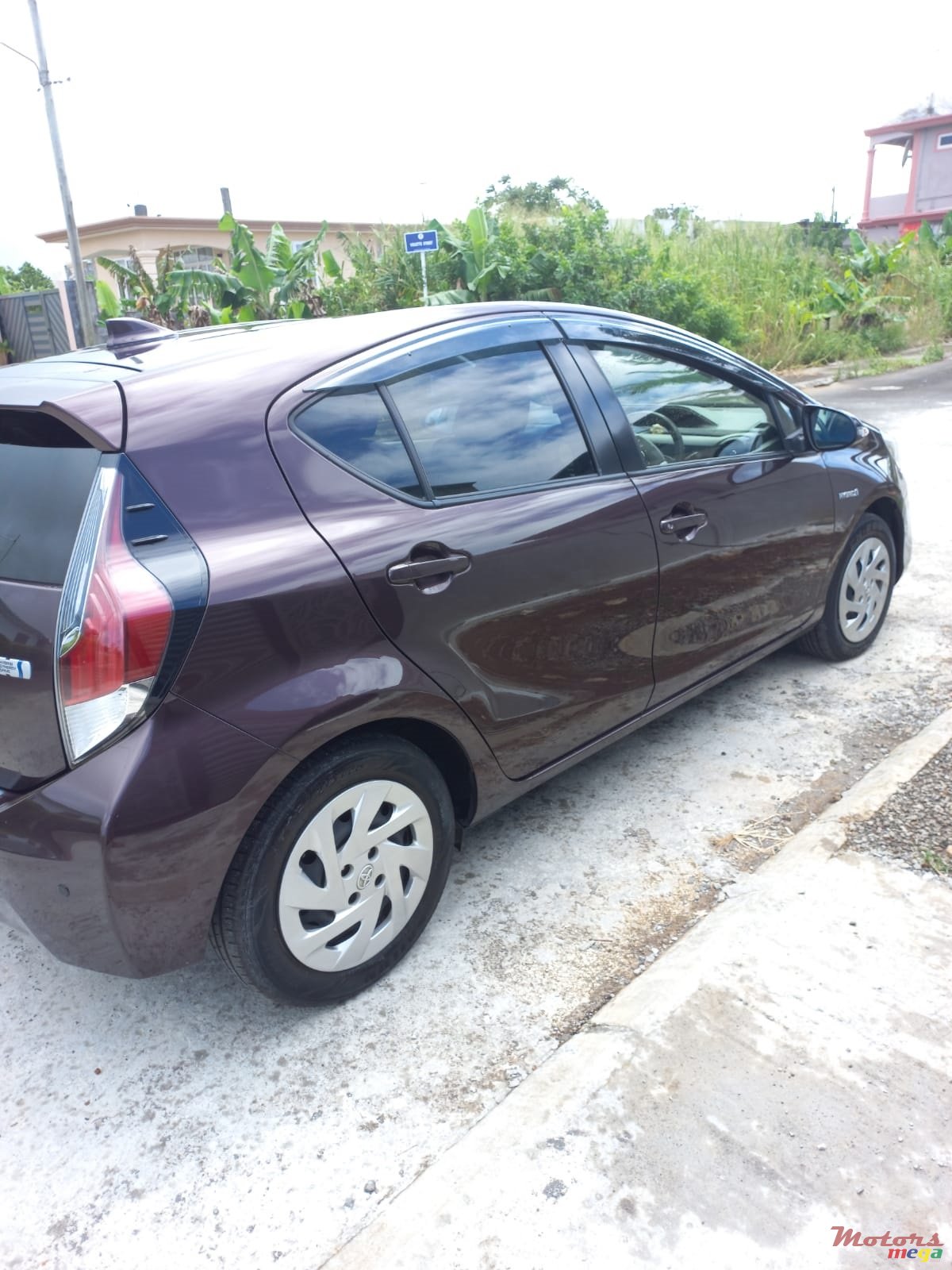 2016' Toyota Aqua photo #3