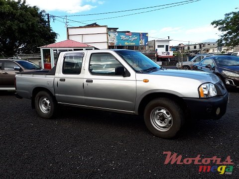 2006' Nissan Navara 4X2 photo #1