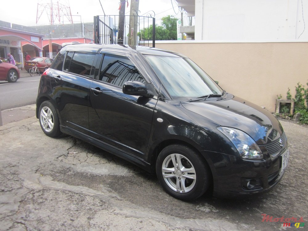 2010' Suzuki Swift photo #2