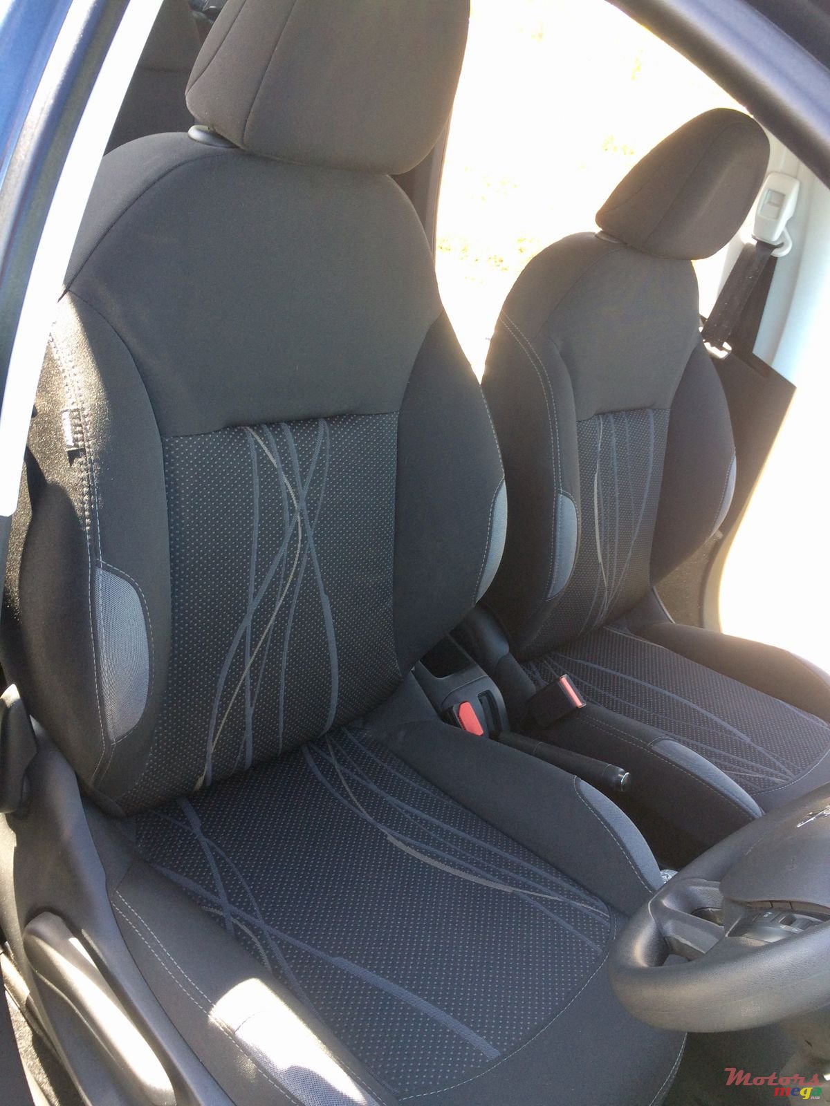 2016' Peugeot 208 1.4 e-HDi Active photo #6