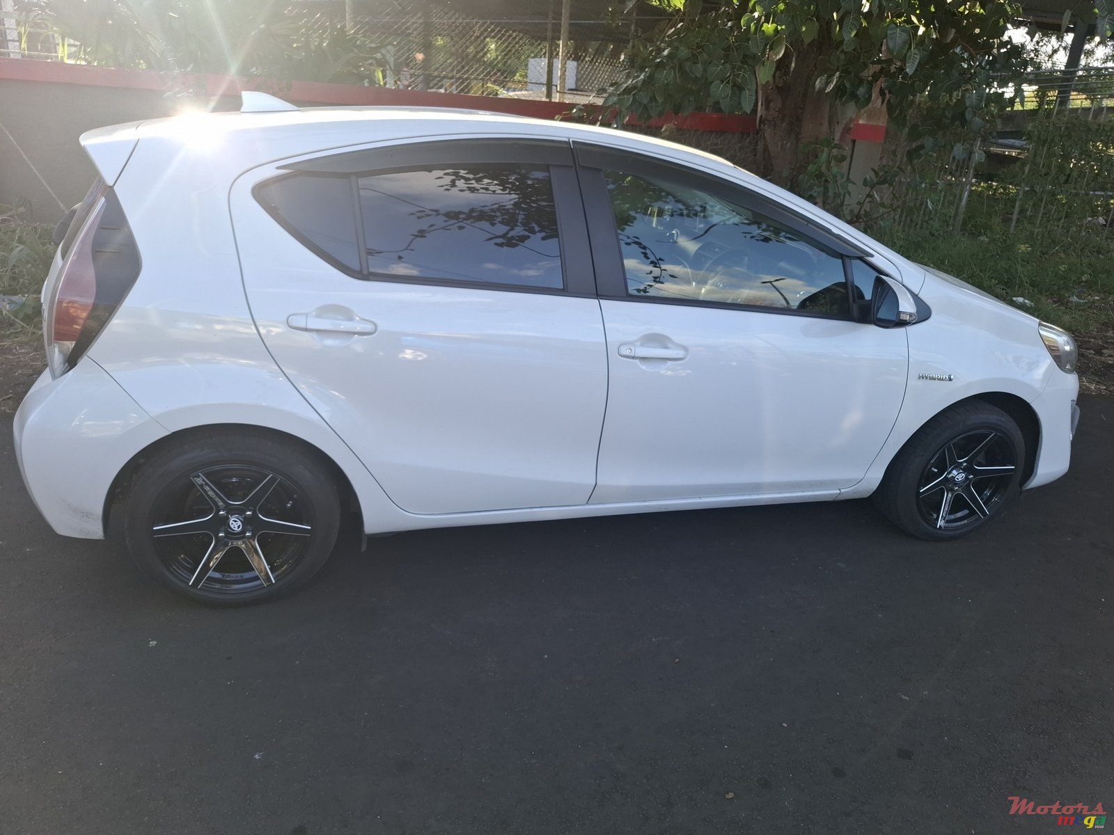 2015' Toyota Aqua Full option photo #3