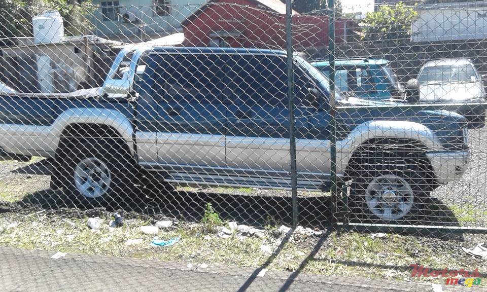 1998' Mitsubishi srada photo #3