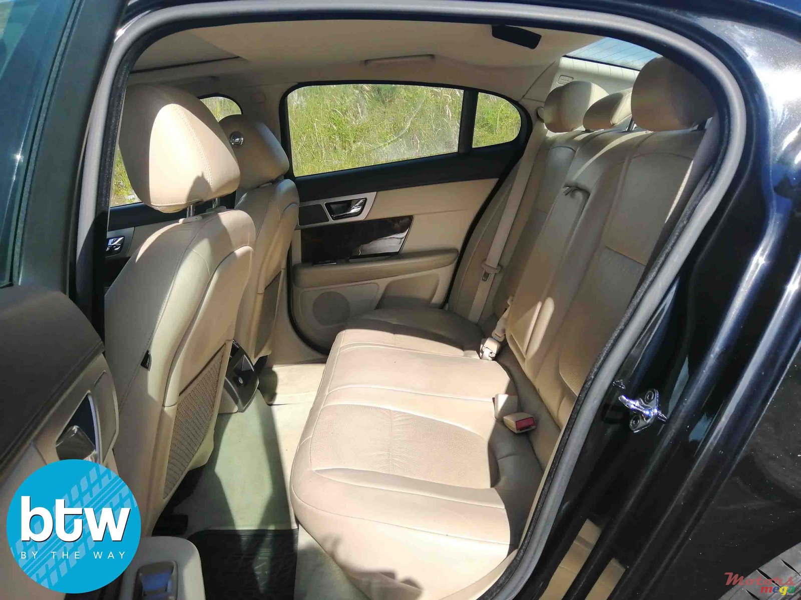 2010' Jaguar XF S V6 photo #3