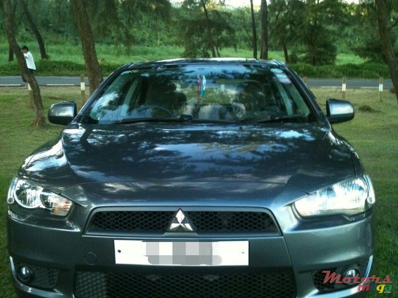 2011' Mitsubishi photo #1