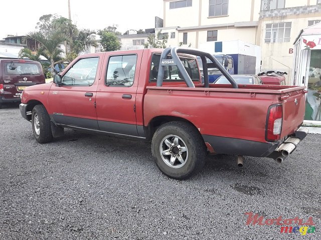 2000' Nissan 2x4 photo #4