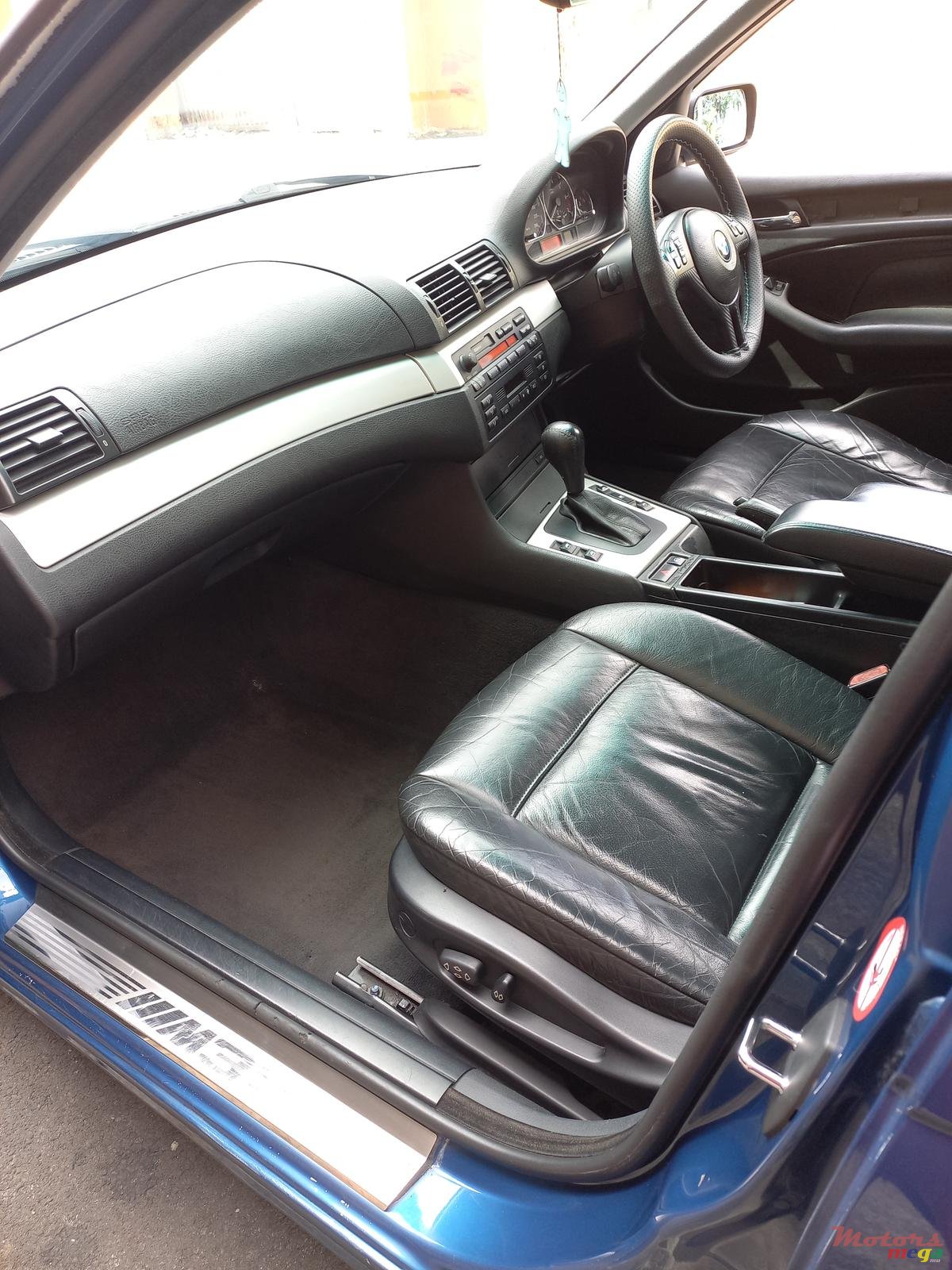 2001' BMW 318 photo #5