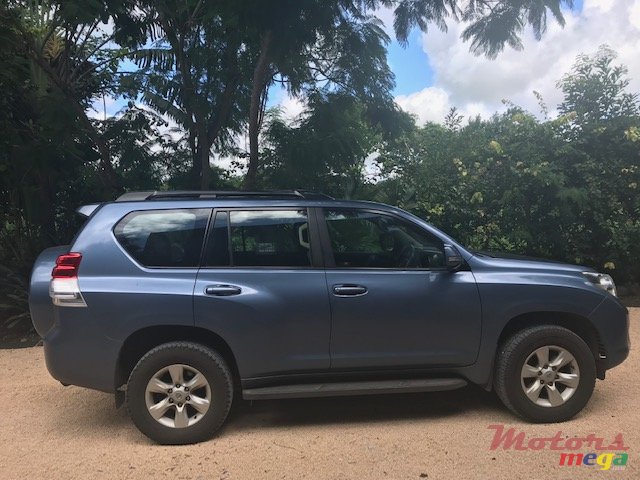 2011' Toyota Land Cruiser Prado photo #1