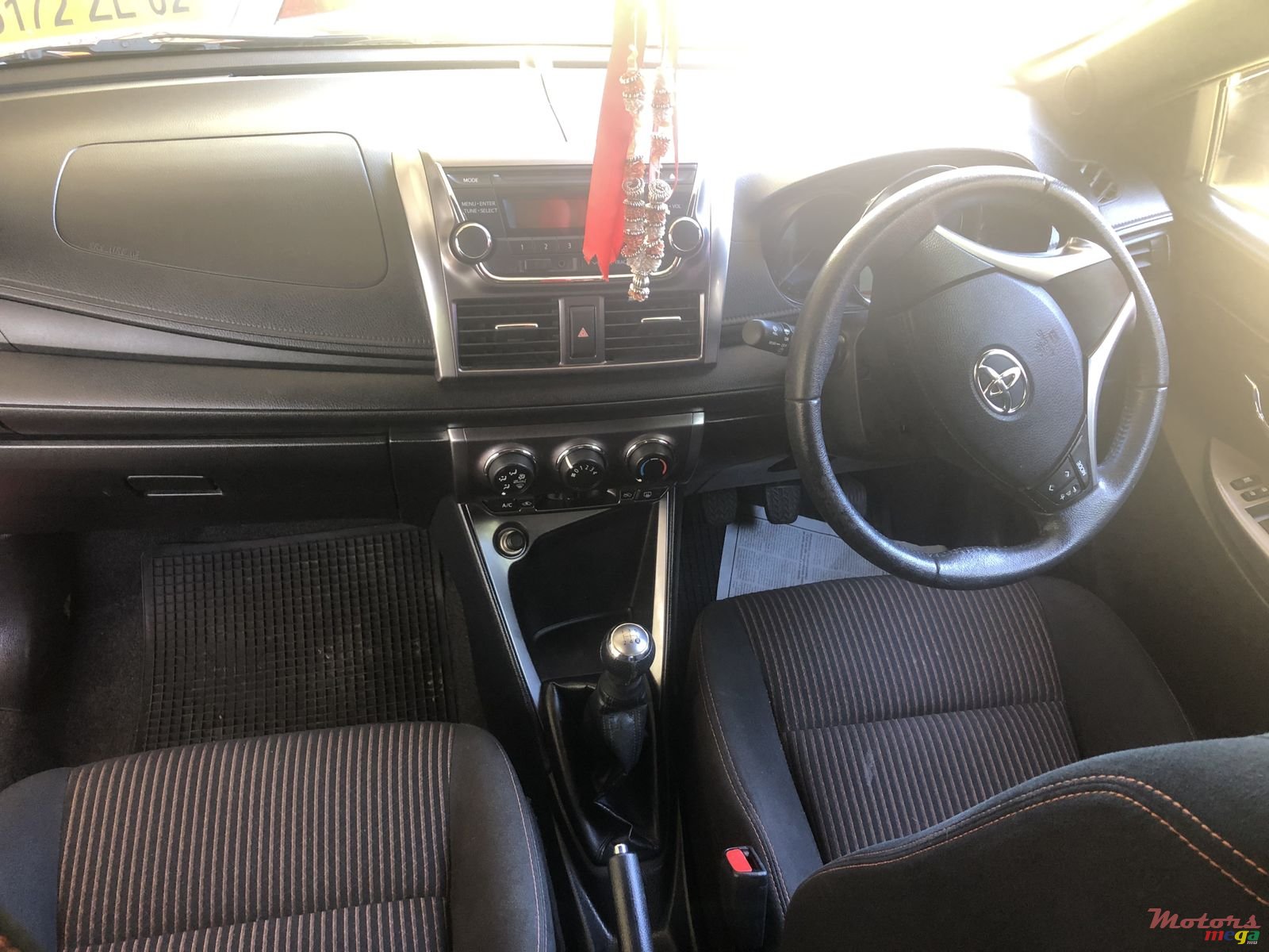 2015' Toyota Yaris photo #2