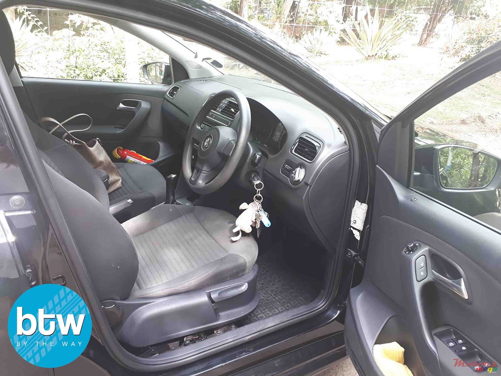 2013' Volkswagen Polo photo #5