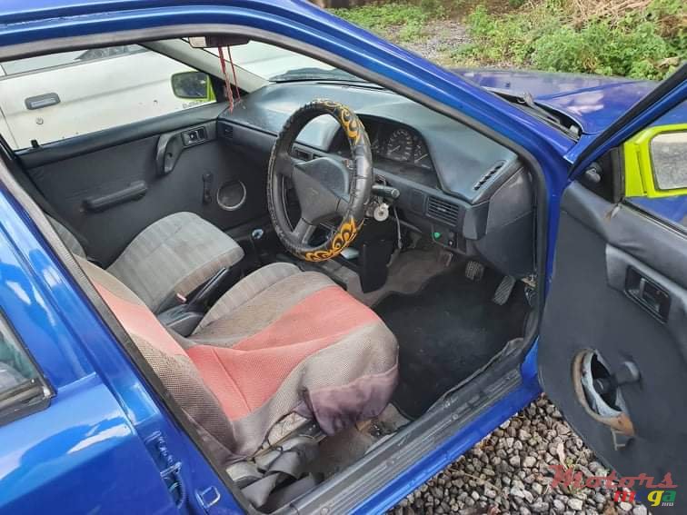 1992' Mazda Mazda3 photo #1