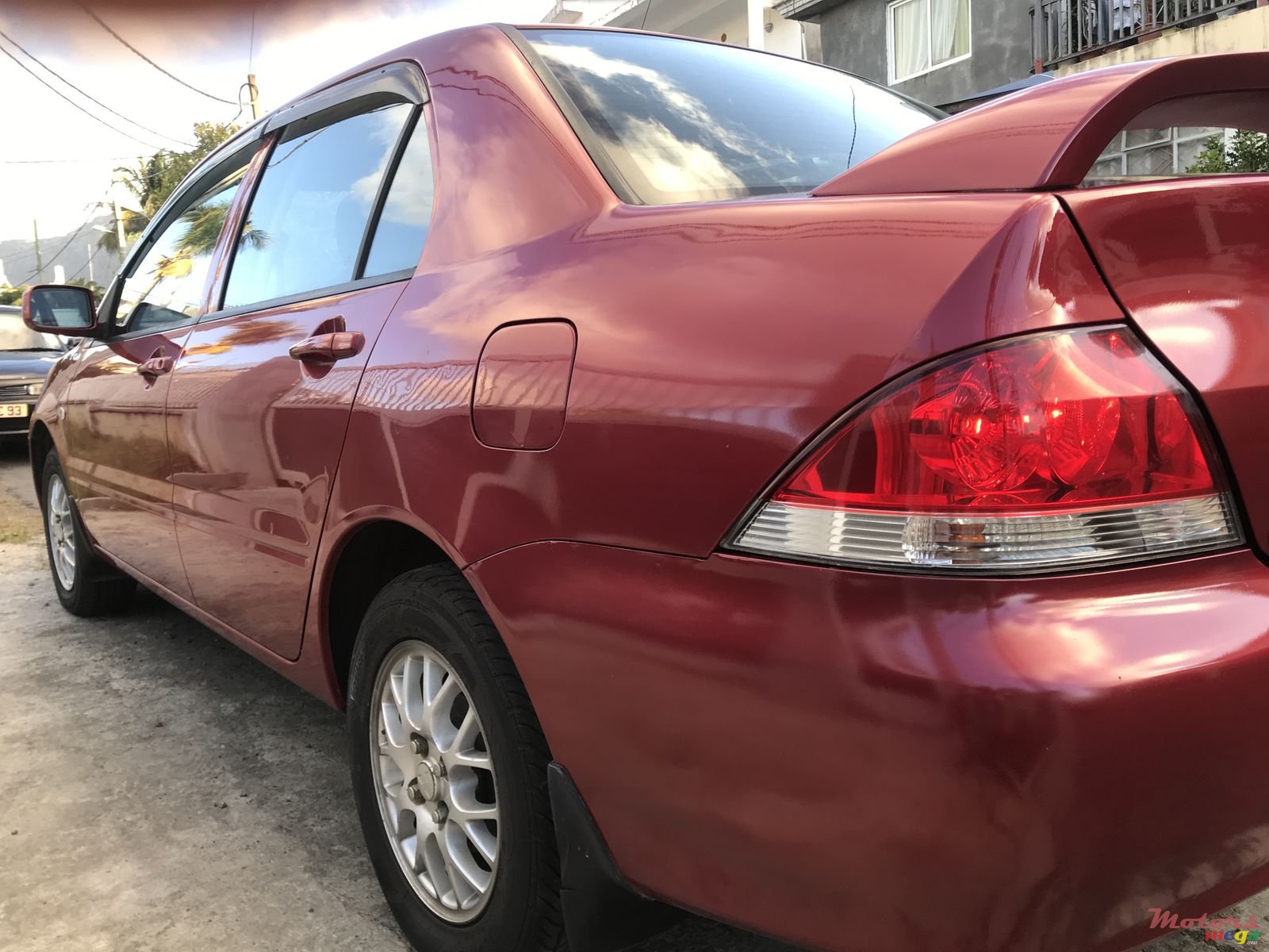 2011' Mitsubishi Lancer photo #3