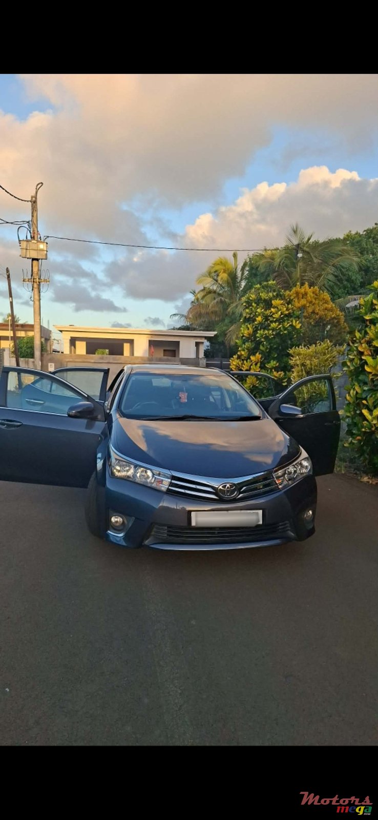 2017' Toyota Corolla Altis photo #1