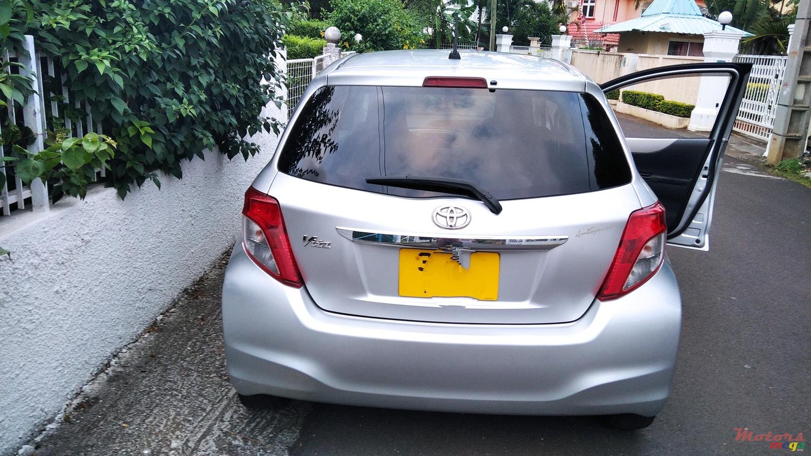 2011' Toyota Vitz photo #1