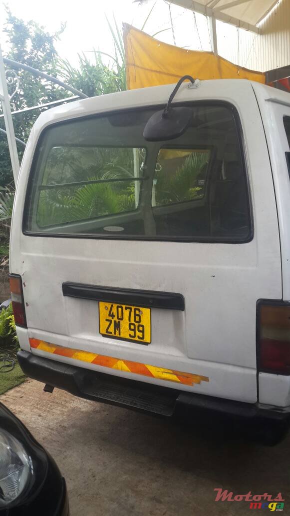 1999' Nissan Urvan photo #1