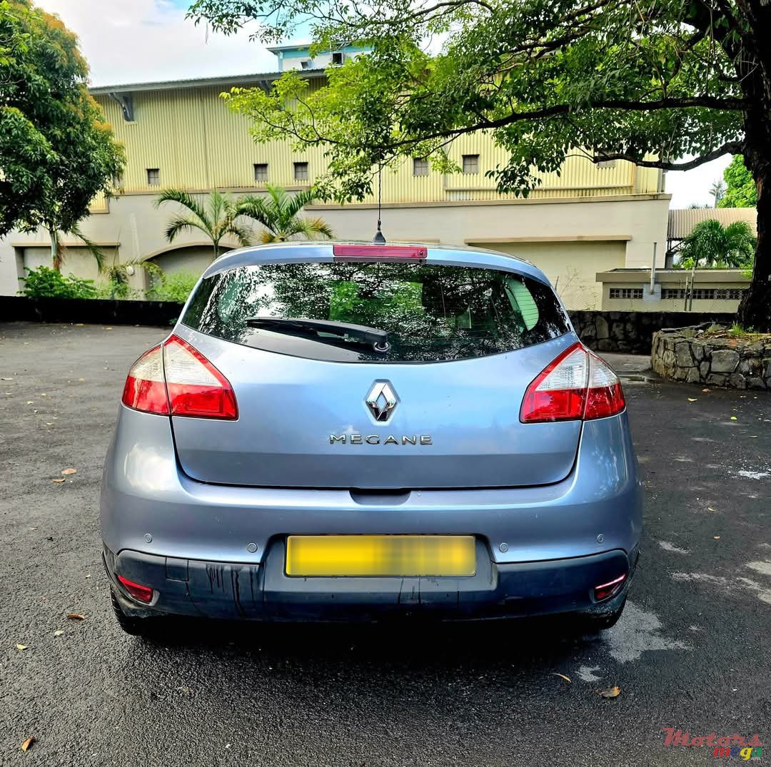2011' Renault Megane photo #4