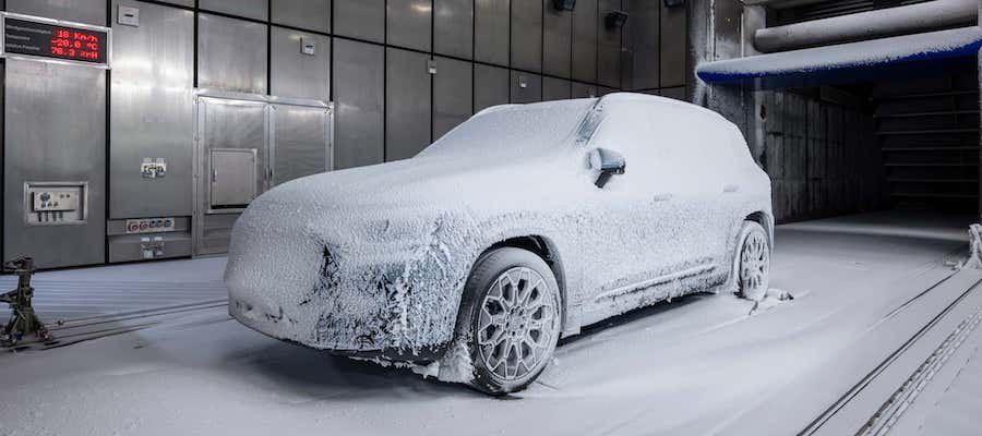 The New Mercedes GLB Has Three Screens, Seven Seats, and Plenty of Stars