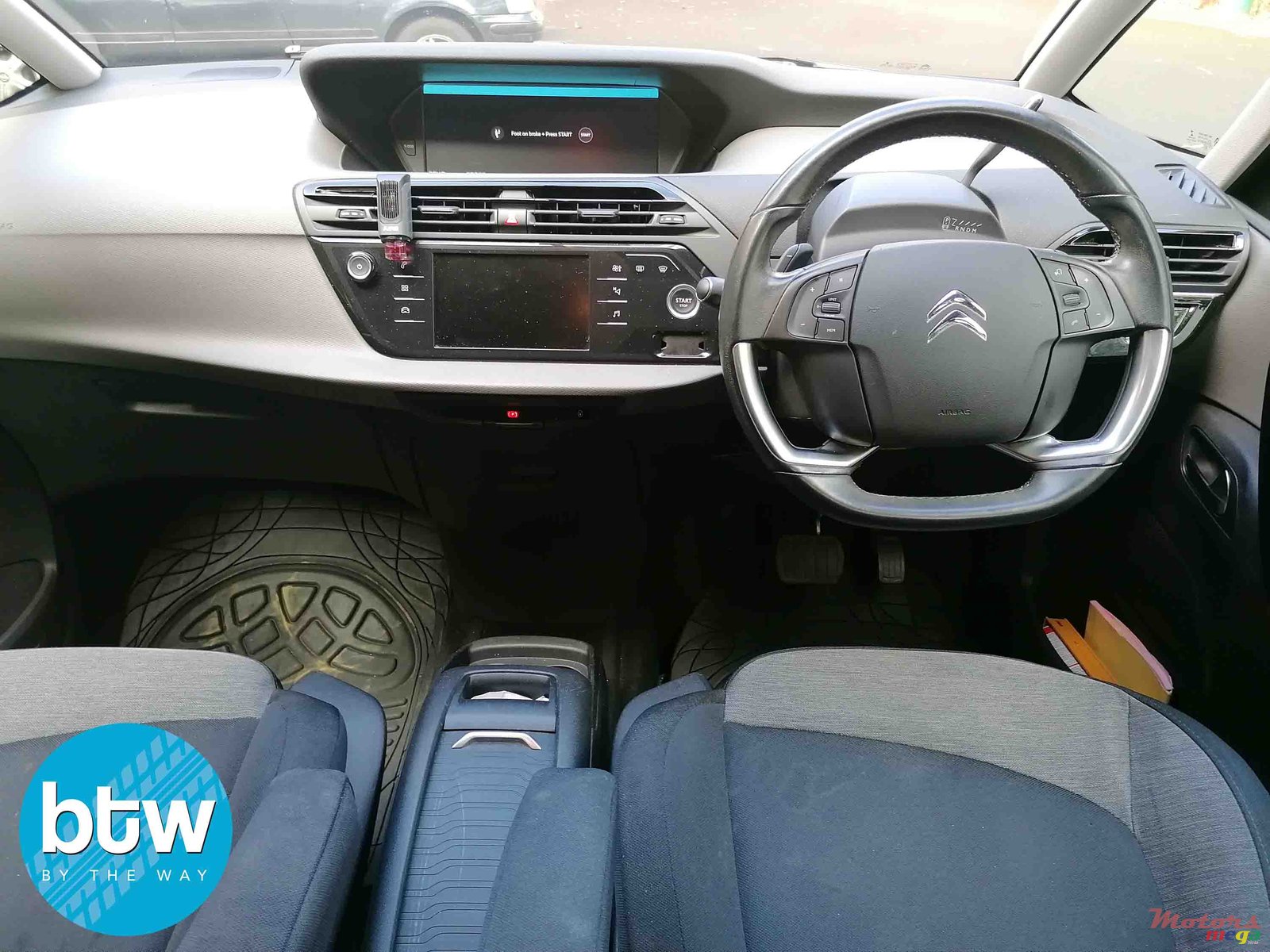 2017' Citroen C4 Picasso photo #6