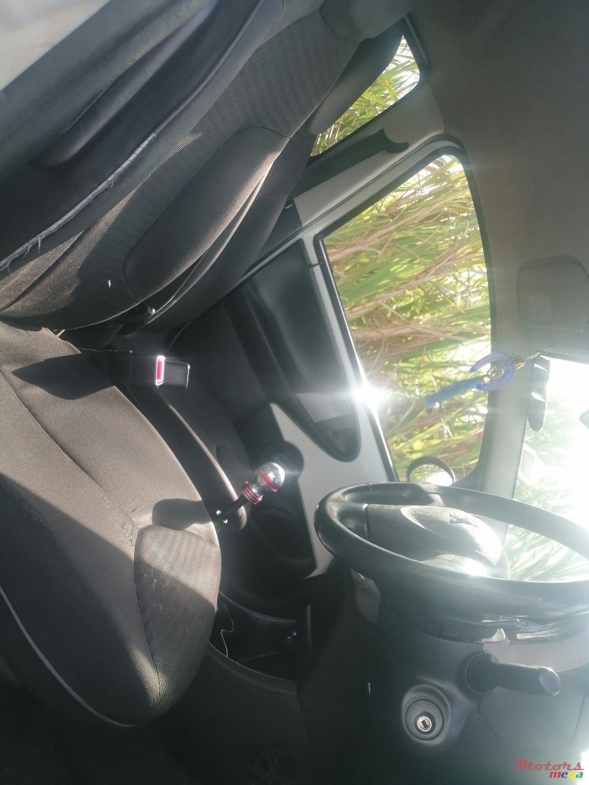 2012' Peugeot 107 photo #7