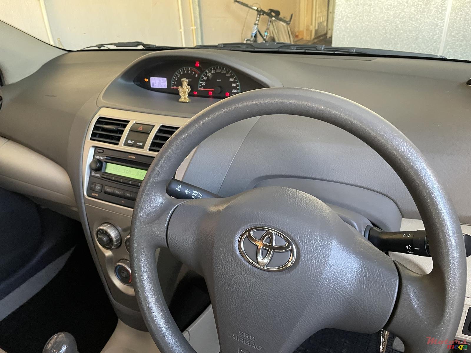 2012' Toyota Yaris photo #6