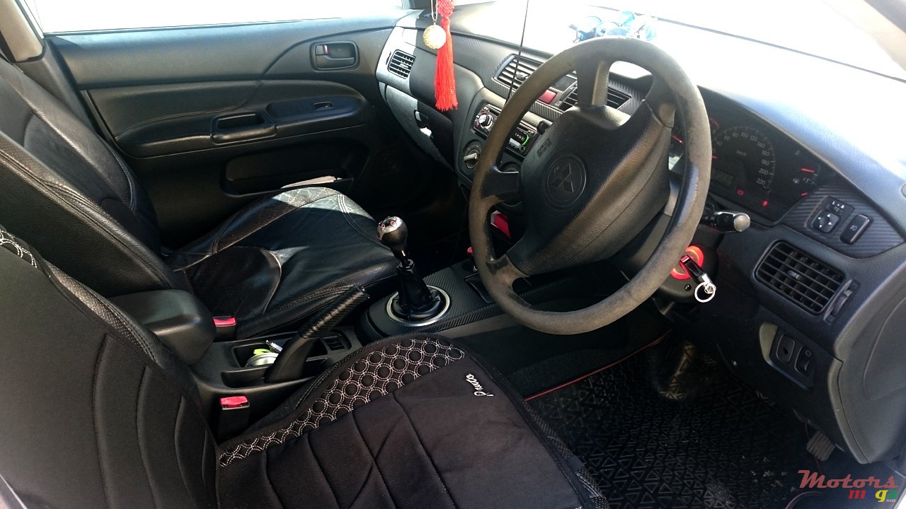 2006' Mitsubishi Lancer photo #4