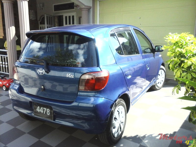 1999' Toyota Vitz photo #1