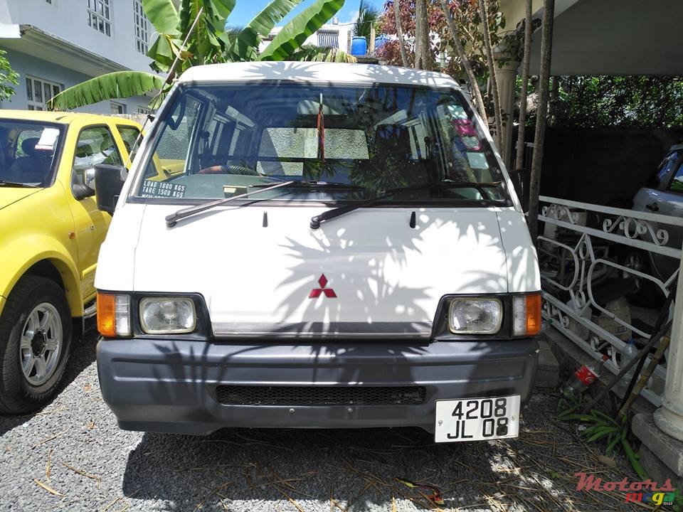 2008' Mitsubishi L300 photo #1