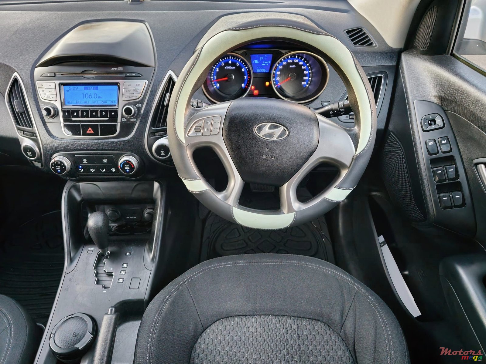 2011' Hyundai ix35 photo #5