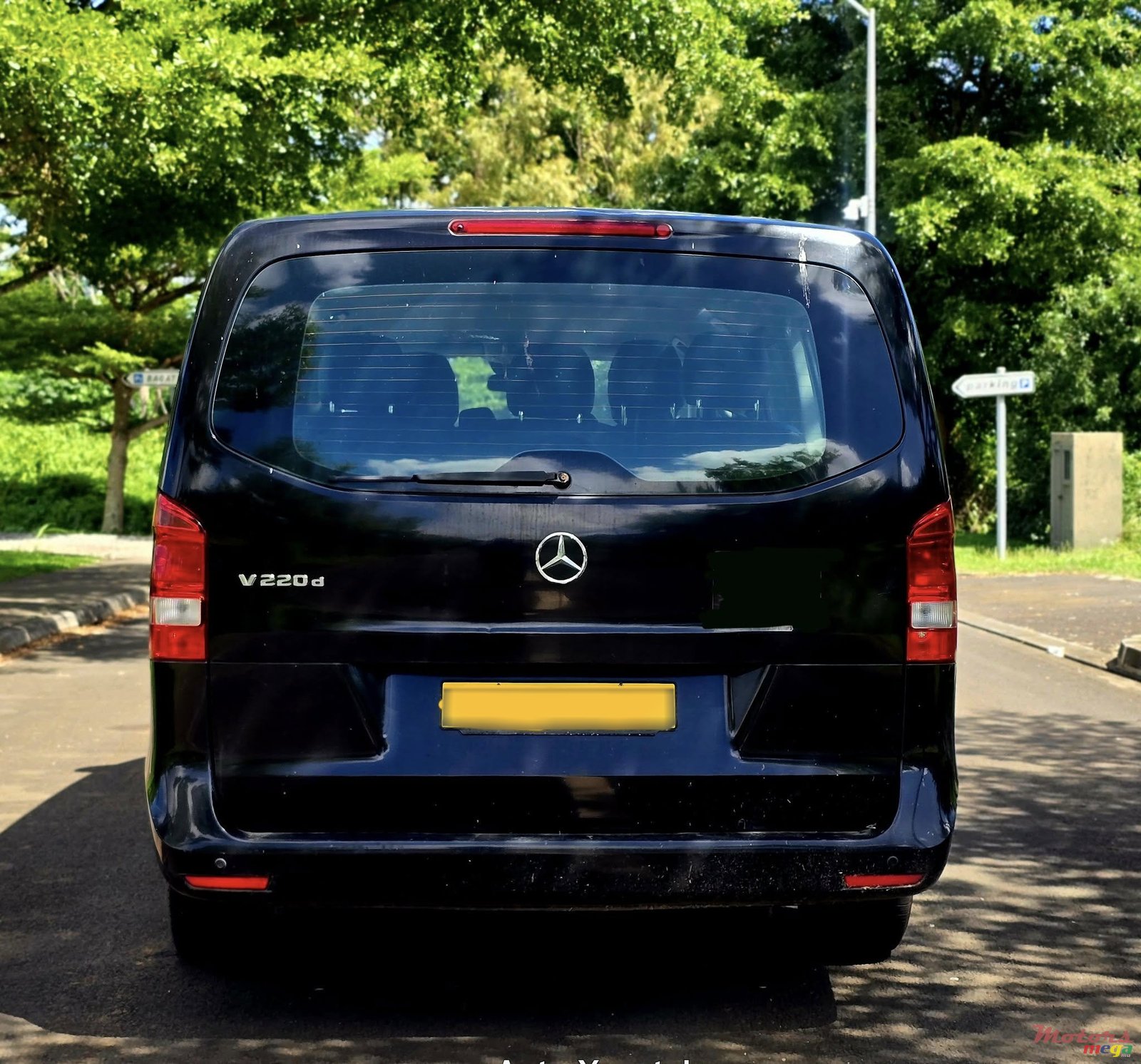 2017' Mercedes-Benz V 220 photo #4