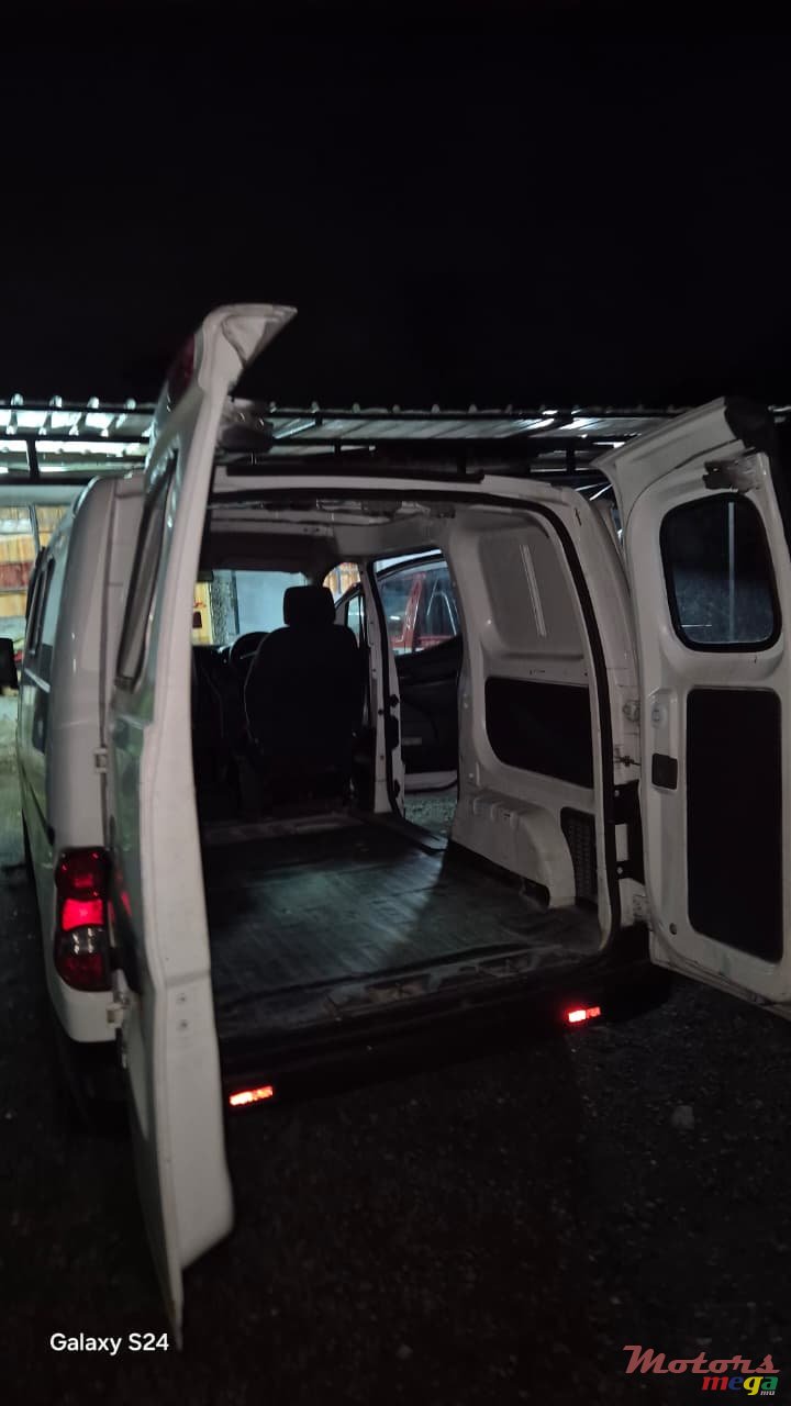 2016' Nissan photo #7