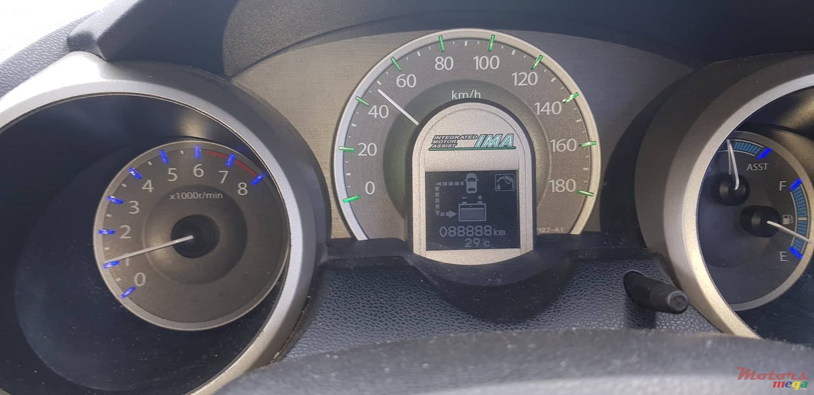 2011' Honda Fit hybrid photo #5