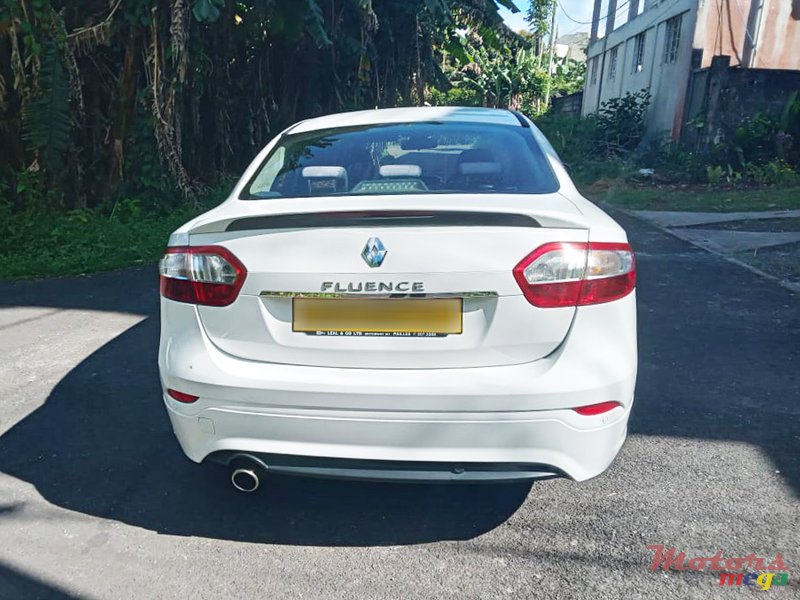 2012' Renault Fluence photo #2