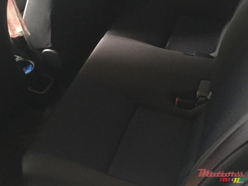 2016' Toyota Aqua photo #3