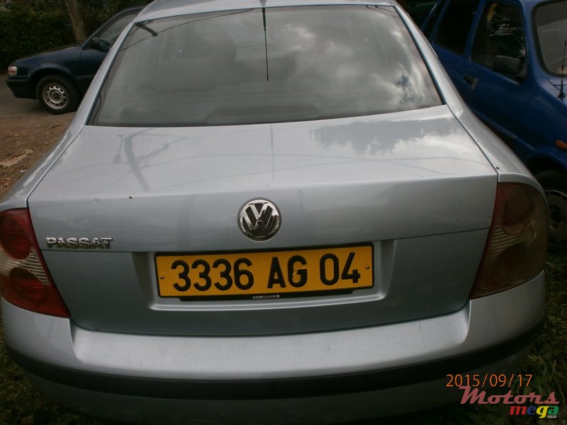 2004' Volkswagen Passat photo #2