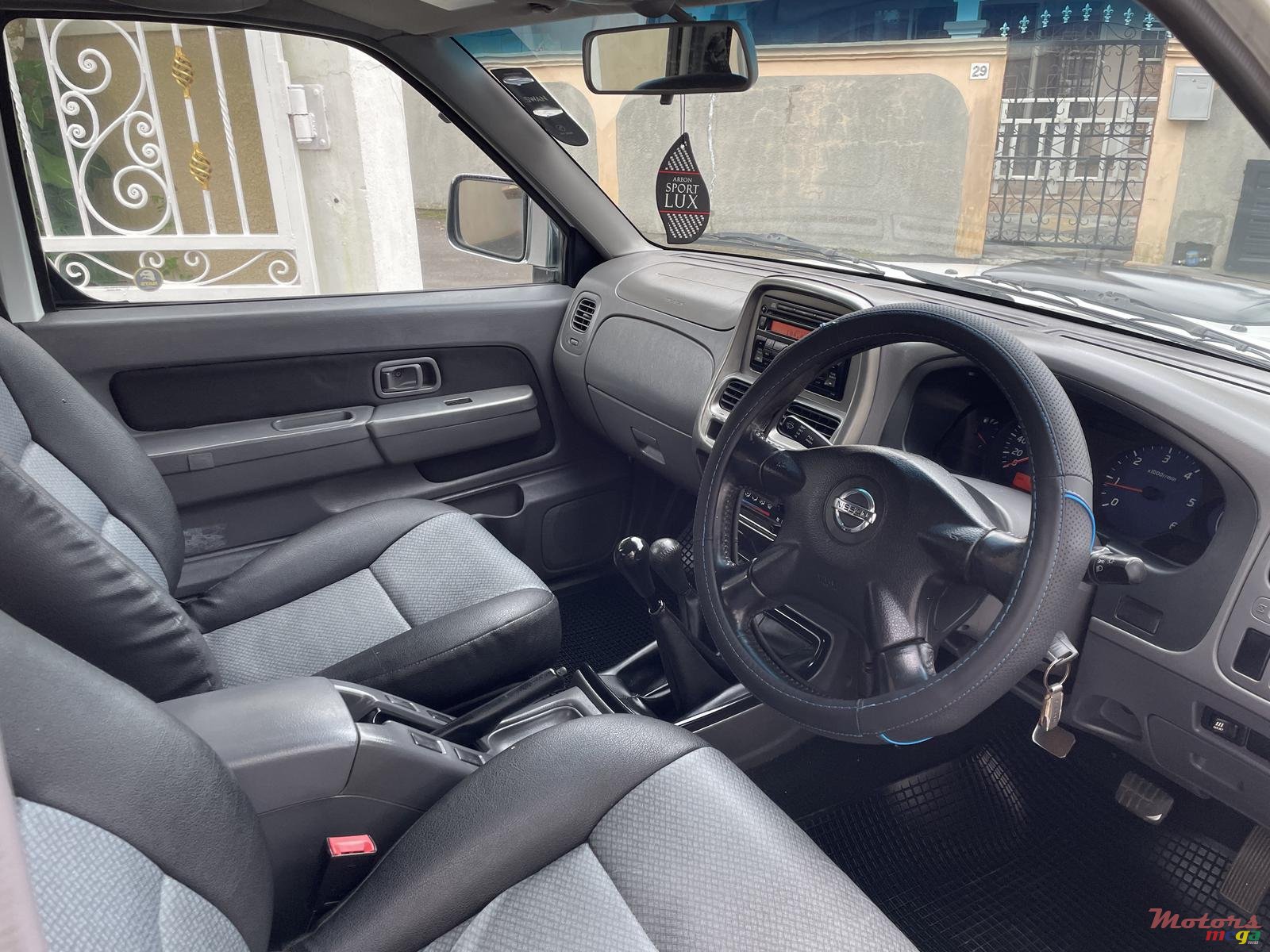 2015' Nissan NP300 4x4 photo #6