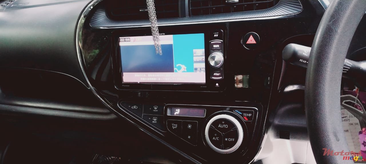 2017' Toyota Aqua photo #5