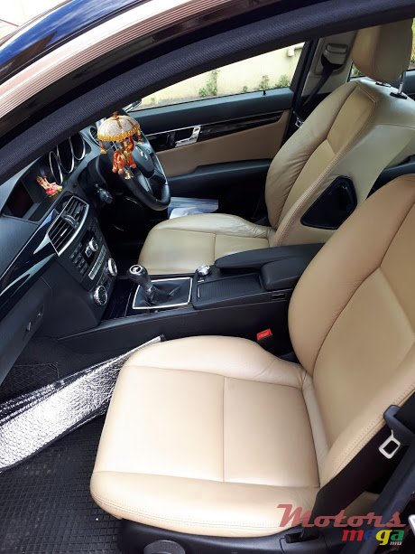 2011' Mercedes-Benz C-Class photo #7