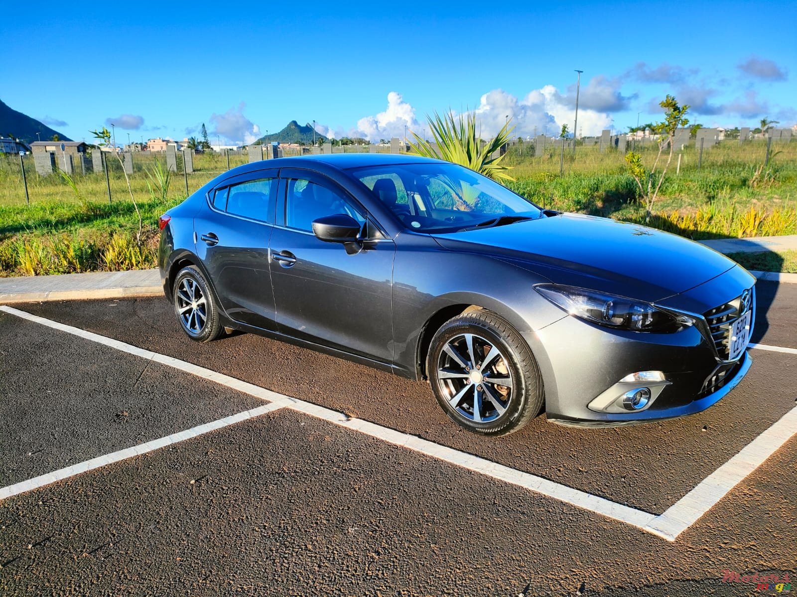 2014' Mazda Axela photo #4