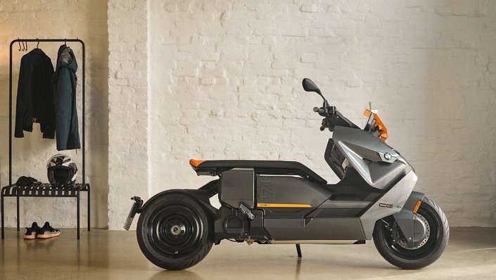BMW CE 04 : découvrez le nouveau scooter électrique BMW