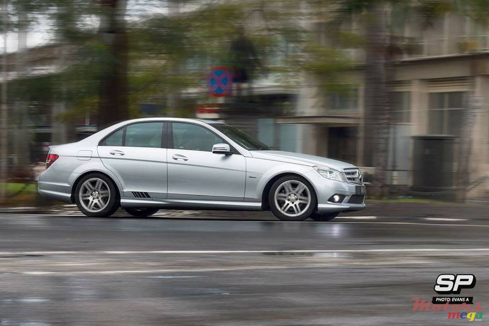 2009' Mercedes-Benz C-Class photo #3